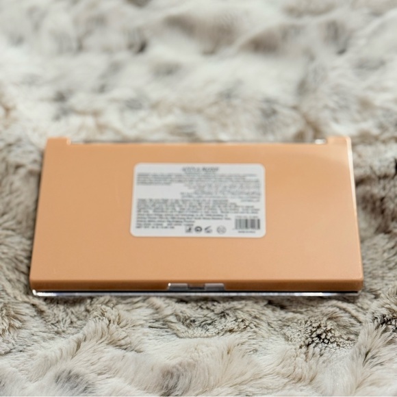 NWOT Anna Rose 18 MatteRadiant Eyeshadow Palette - Gold, Brown, and Black Shades - Picture 6 of 8